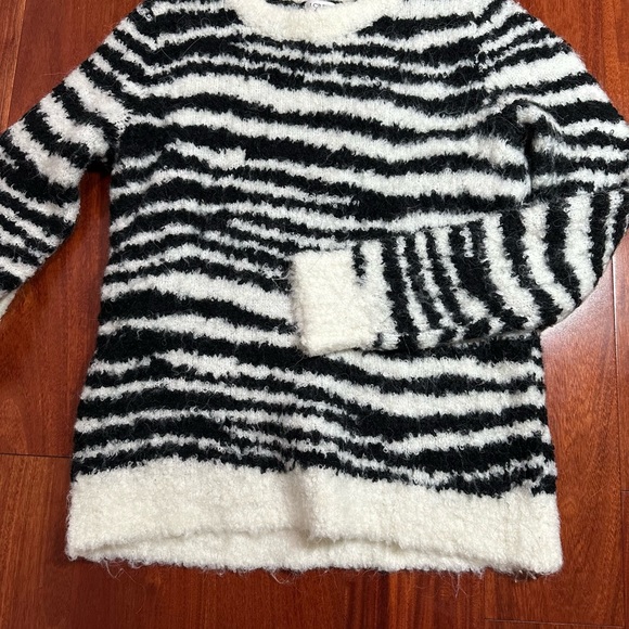 J Crew women’s boucle zebra stripe pullover sweater XS - Picture 2 of 6